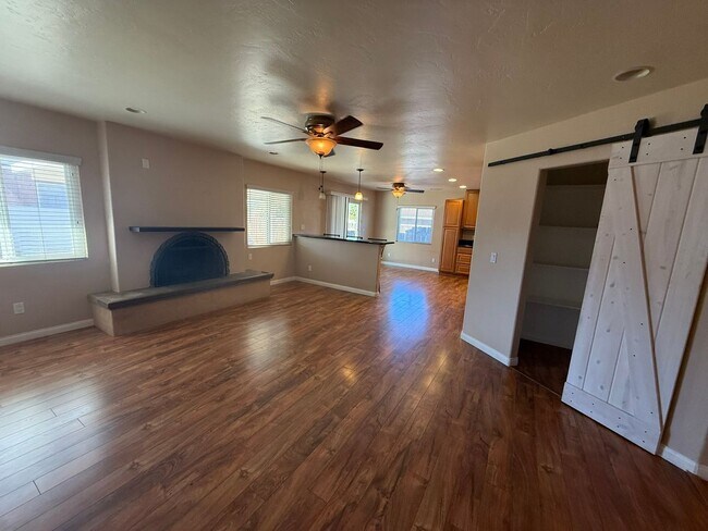 Building Photo - Charming 3-Bedroom 2-Bath Home with Large ...