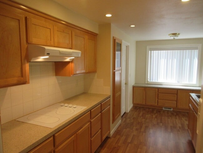 Building Photo - Well Maintained Three Bedroom in Keizer