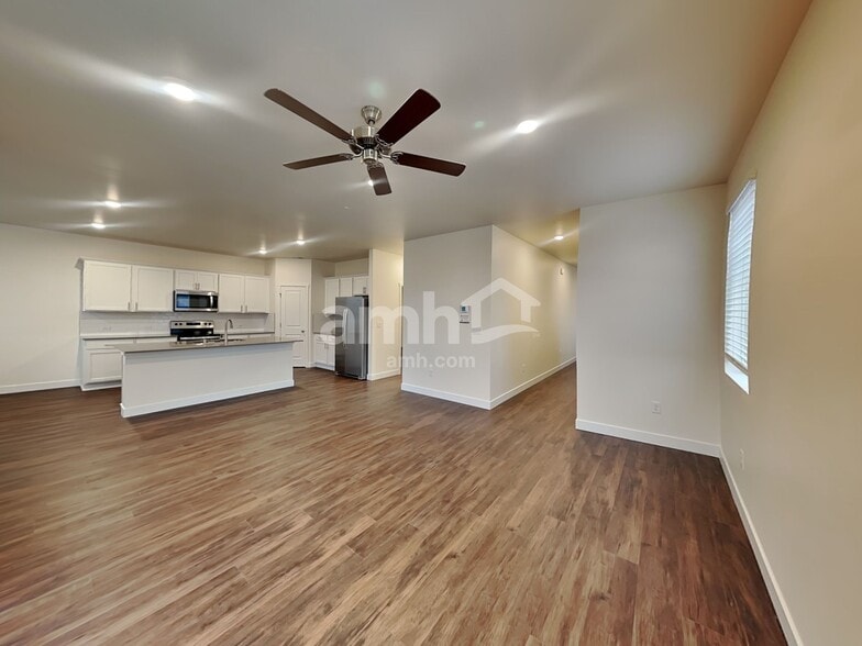 Building Photo - 8405 48th Pl NE