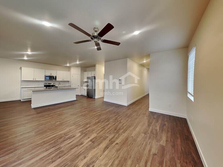 Building Photo - 8429 48th Pl NE