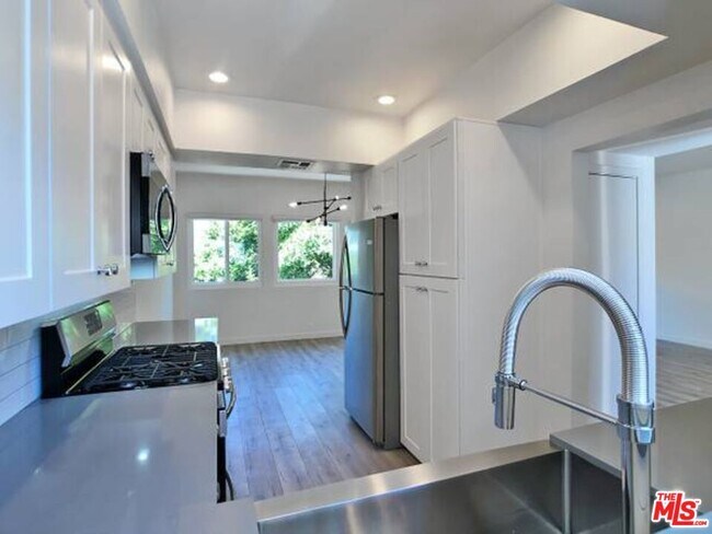 Building Photo - 1900 Silver Lake Blvd