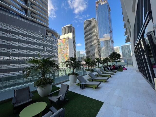 Building Photo - 1010 Brickell Ave