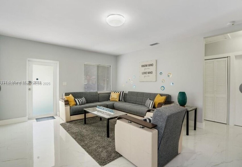 Building Photo - 1526 NE 110th St