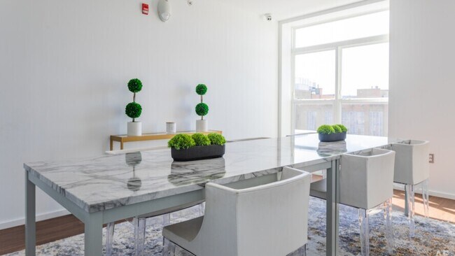 Building Photo - 9 E Mt Royal Ave