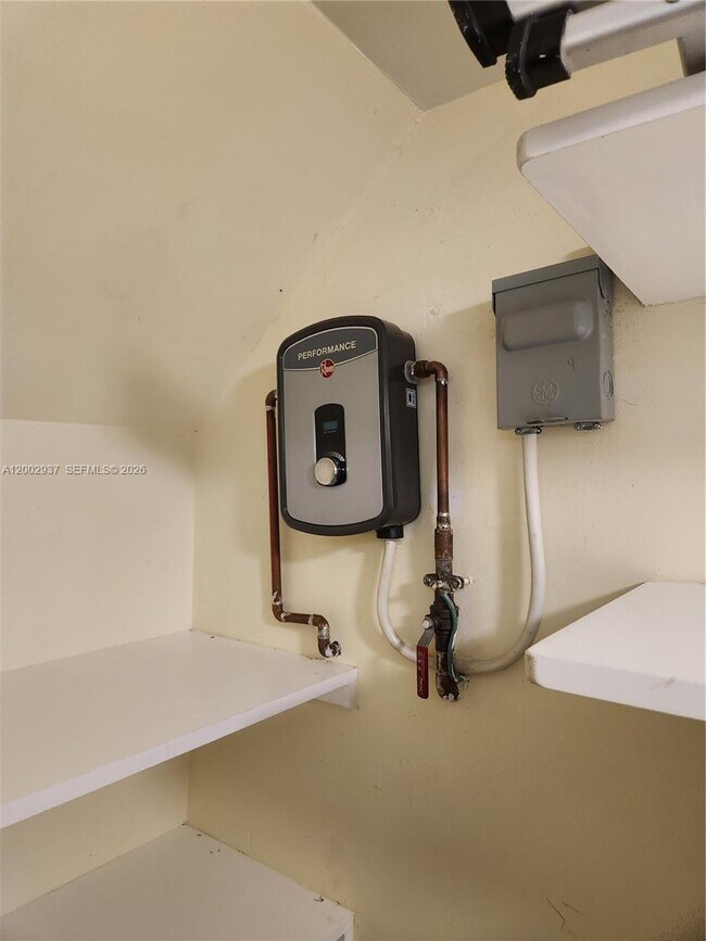 Building Photo - 6485 SW 129th Ave