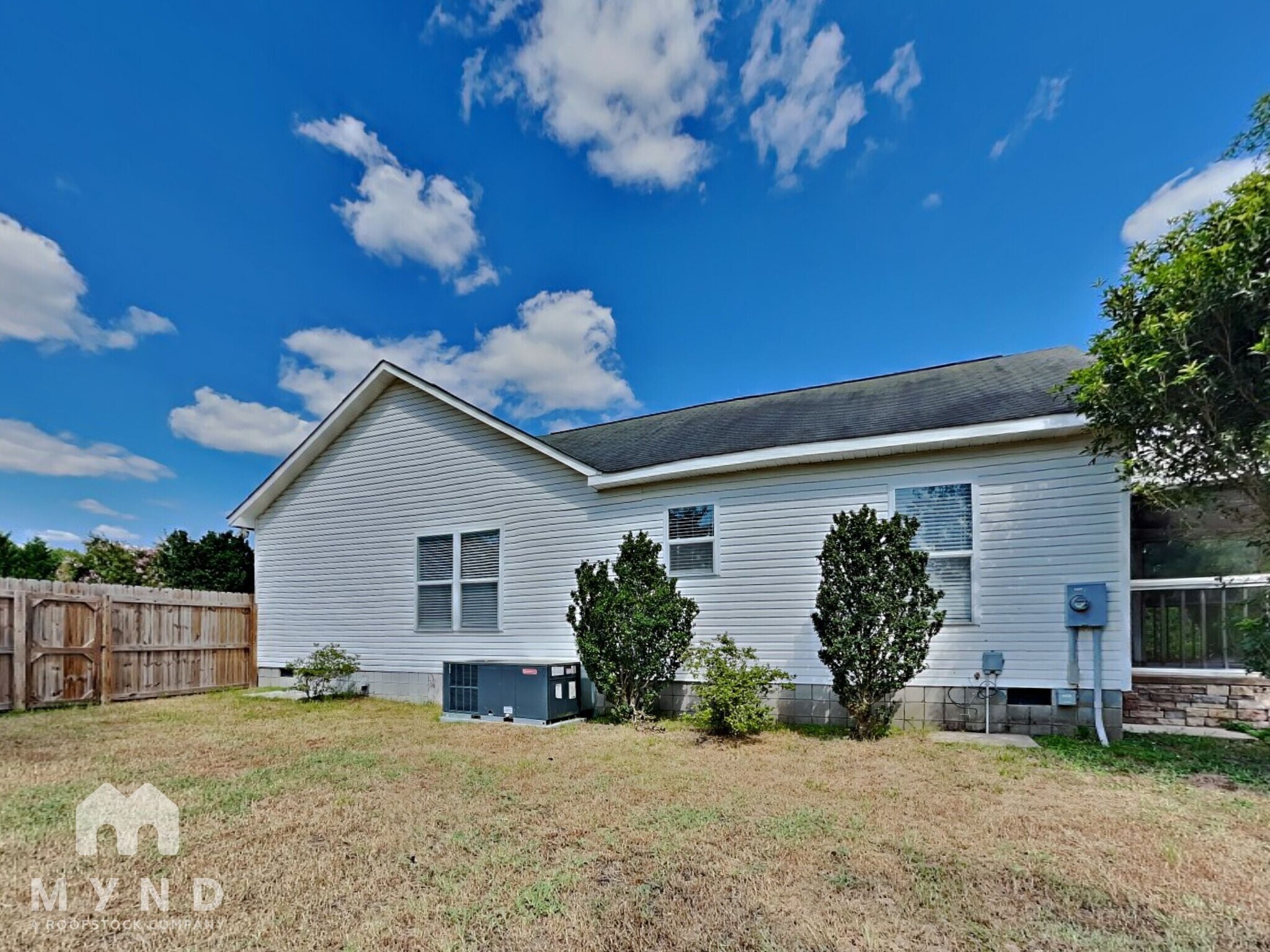 Building Photo - 40 Strawberry Hill Ln