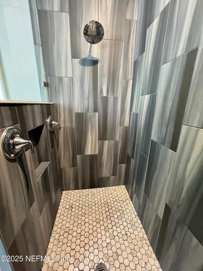 Building Photo - 163 Pine Forest Ct