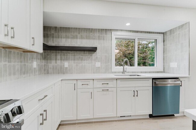 Building Photo - 7107 Sontag Way