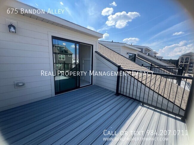 Building Photo - 675 Bandon Aly