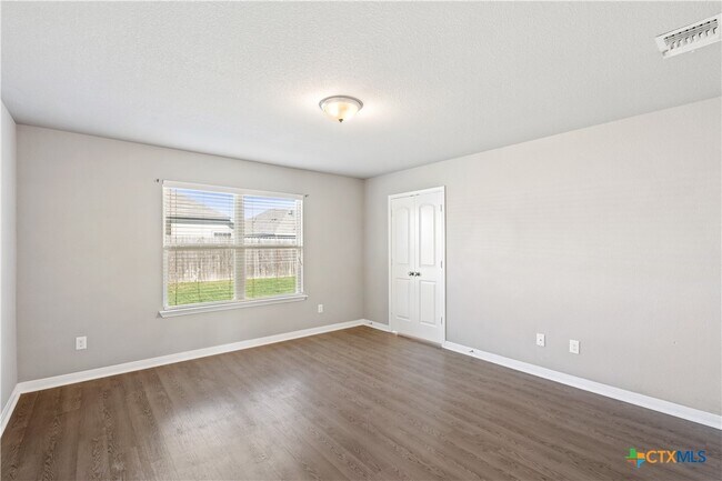 Building Photo - 1231 Kiskadee Branch Dr
