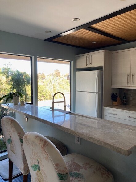 Kitchen Island - 4302 5th Ave