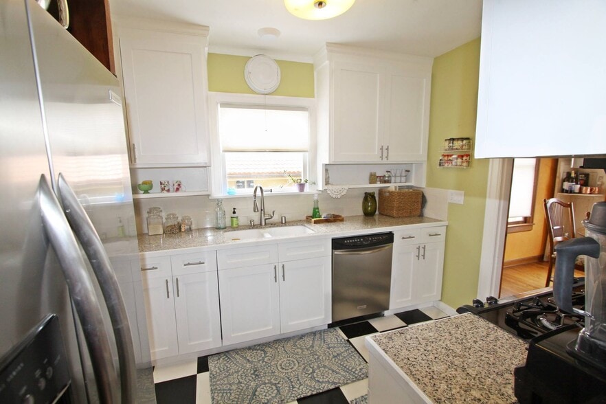 Kitchen - 5714 SW Winthrop St