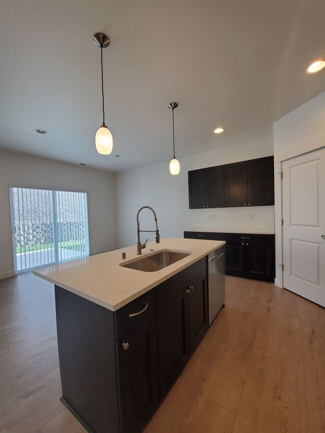 Building Photo - 522 Bedrock Loop