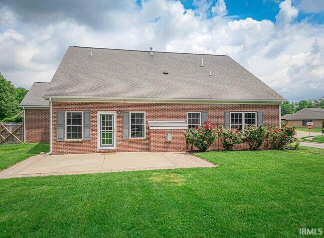 Building Photo - 2747 Thornhill Dr