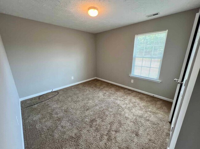 Building Photo - 3 Bed 2 Bath Brick Ranch *Fenced Backyard* in Christiana