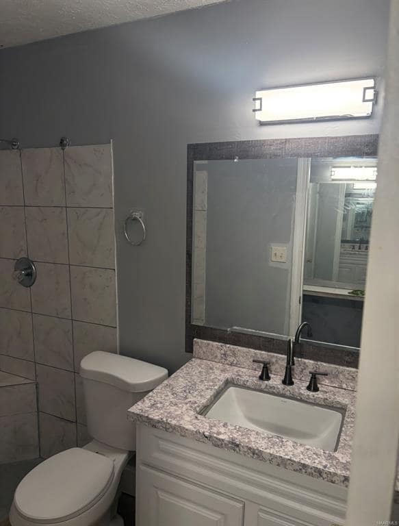 Building Photo - 570 Chatsworth Dr