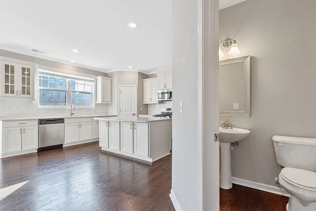 Building Photo - Great corner lot in Austin Creek with Fenced in Yard!