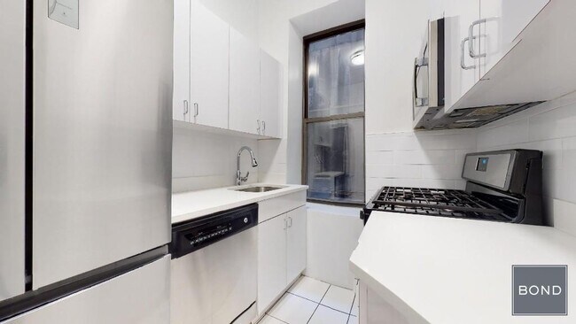Primary Photo - 166 W 72nd St