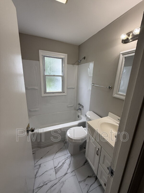 Building Photo - 10235 Cabot Dr