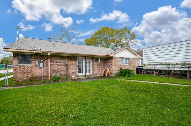 Building Photo - 701 Redan St