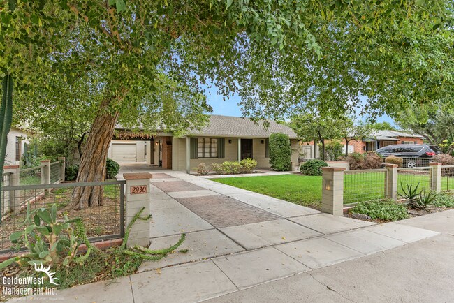 Building Photo - Charming 3Bdm 2Ba Home with Gated Entry an...