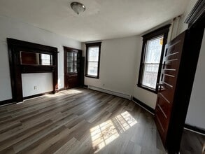 Building Photo - 94 Russ St