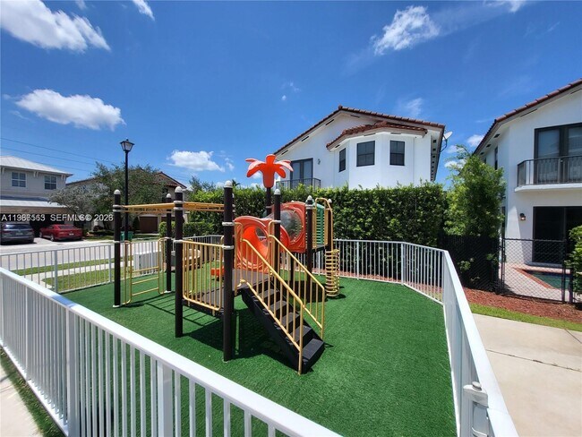 Building Photo - 10560 NW 69th Terrace