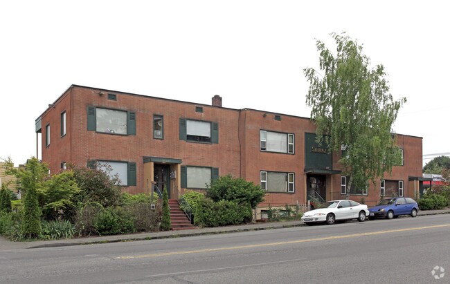 Primary Photo - Shiraz Apartments