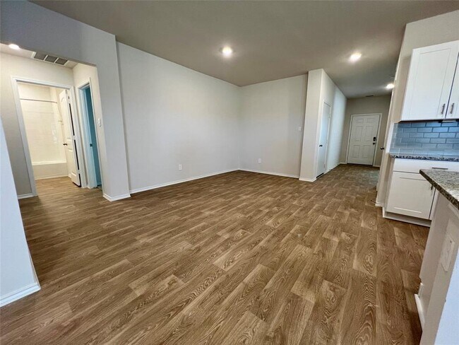 Building Photo - 420 Lancebill Dr