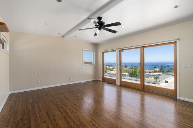 Building Photo - Ocean views from every room!