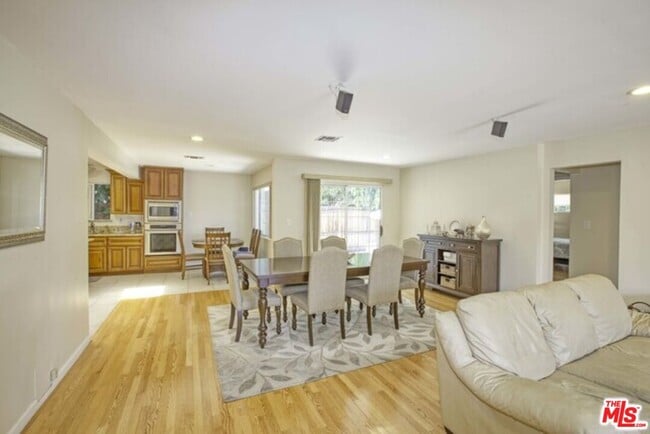 Building Photo - 3556 S Bentley Ave