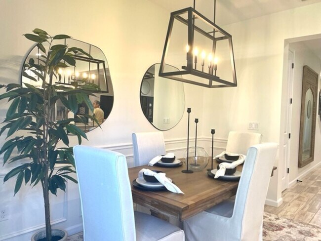 Building Photo - 3/2.5 ANNUAL/FURNISHED  TOWNHOUSE- GORGEOU...