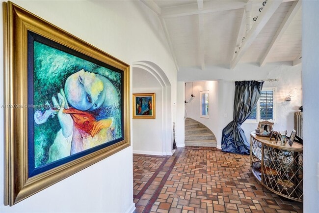 Building Photo - 940 Hollywood Blvd