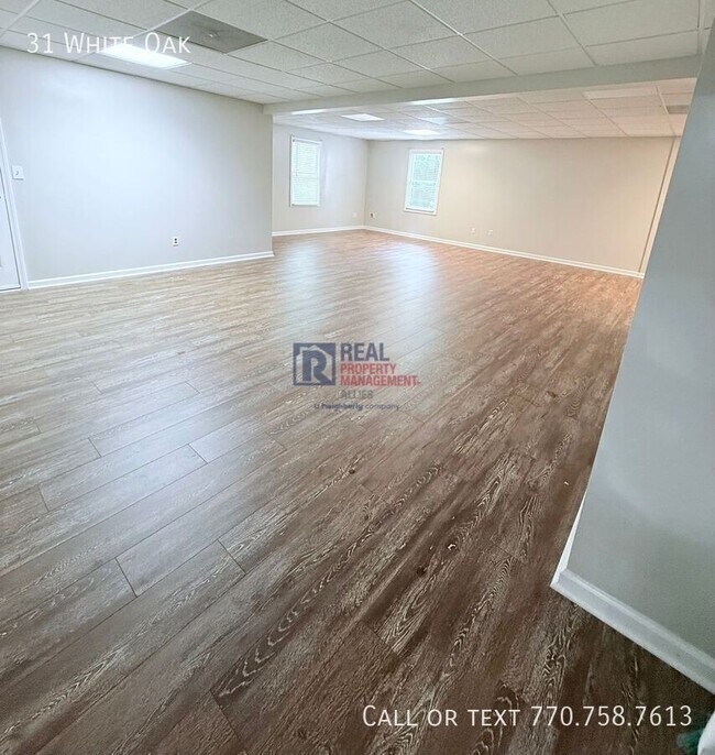Building Photo - 31 White Oak Dr SE