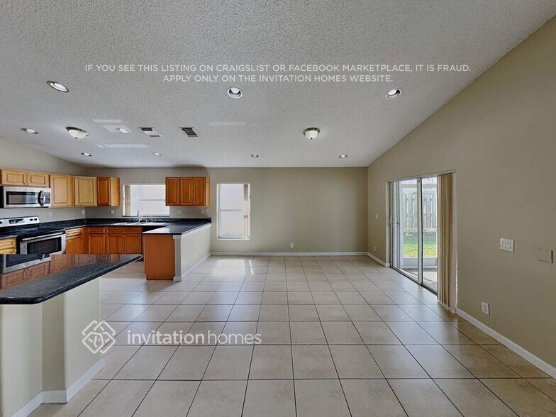 Building Photo - 4929 SW 33rd Ave