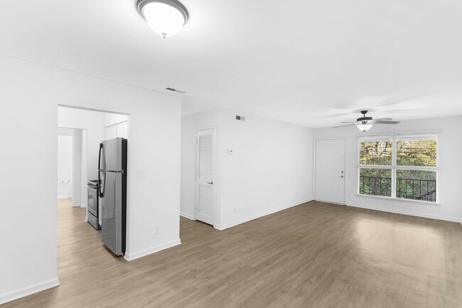 Interior Photo - Glen Iris Place