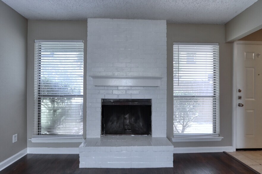Building Photo - 711 Harbour Town Dr