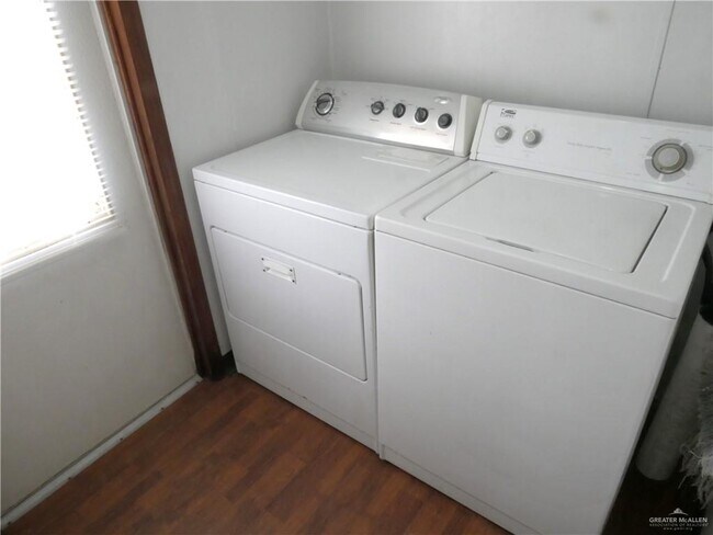 Building Photo - 36 Oliva St