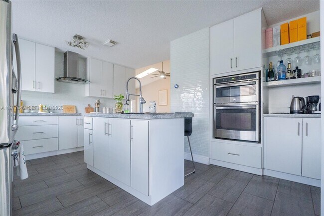 Building Photo - 1662 N 14th Terrace