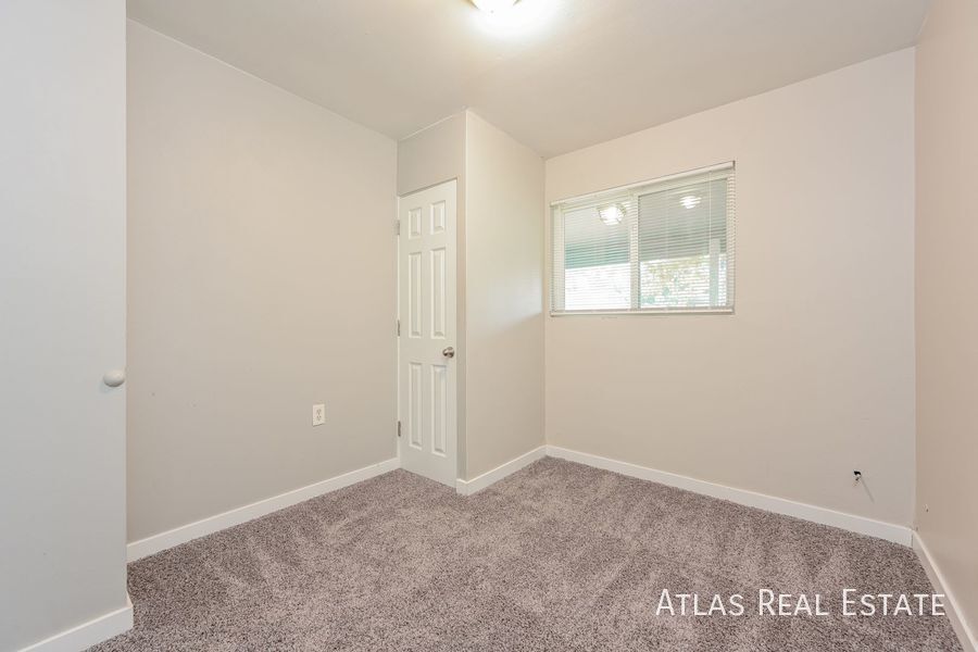 Building Photo - 1092 Worchester St