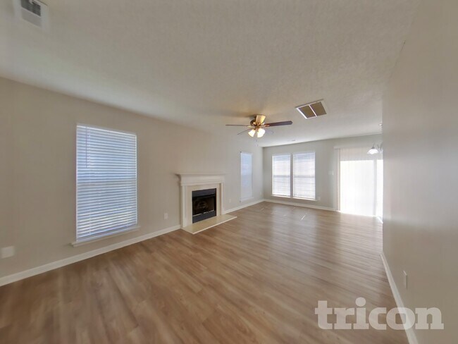 Building Photo - 2934 Hawick Commons Dr