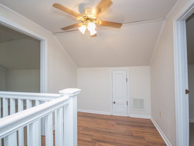 Building Photo - Farm House! Great Location....25 minutes from Huntsville!