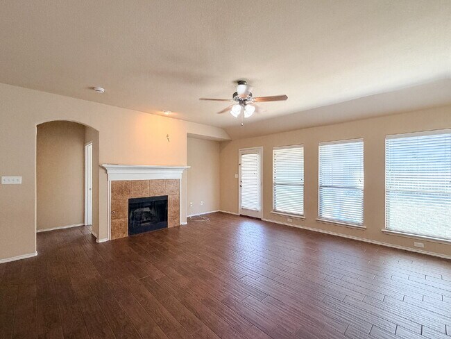 Building Photo - 3 bed, 2 Bath Home in North Fort Worth