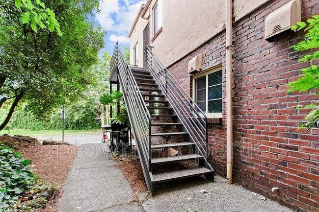 Building Photo - 1322 NE 68th Ave
