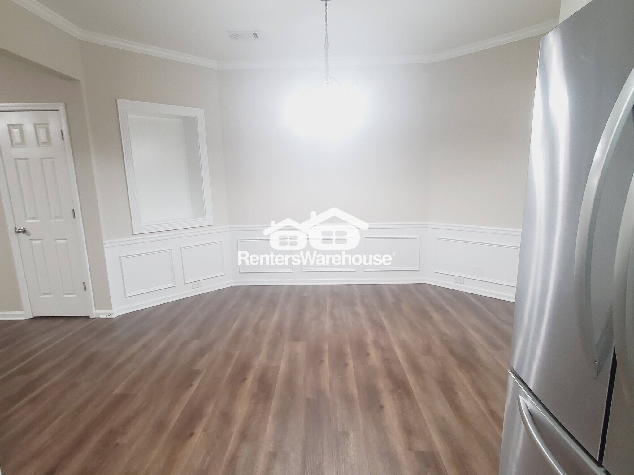 Building Photo - 2089 Lakeshore Overlook Dr