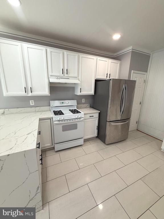 Building Photo - 8362 Millwood Dr