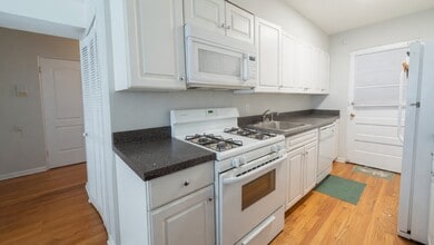 Building Photo - 6535 N Mozart St