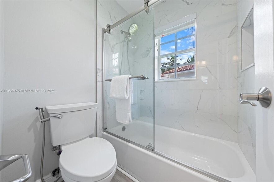 Building Photo - 2587 Jardin Ct