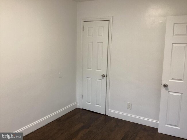 Building Photo - 615 Broadway