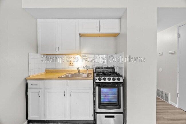 Building Photo - 2323 Woodson Rd